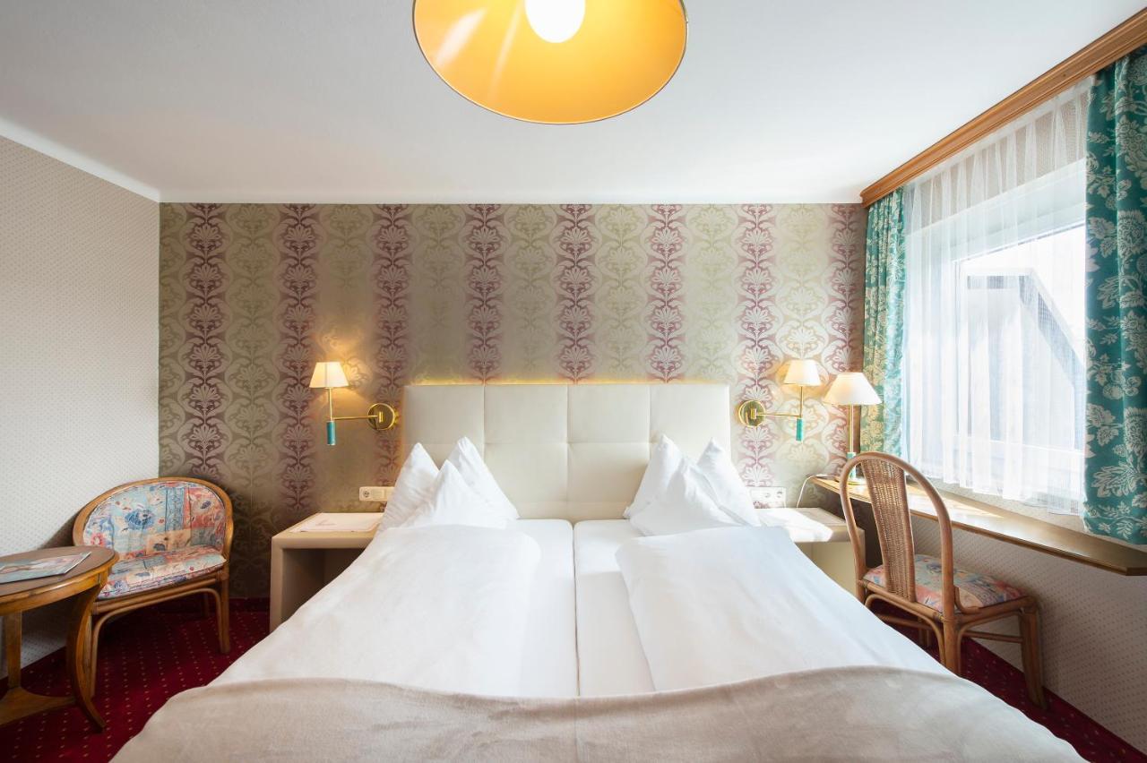 Hotel Landgasthof Altwirt Seeham Exterior foto